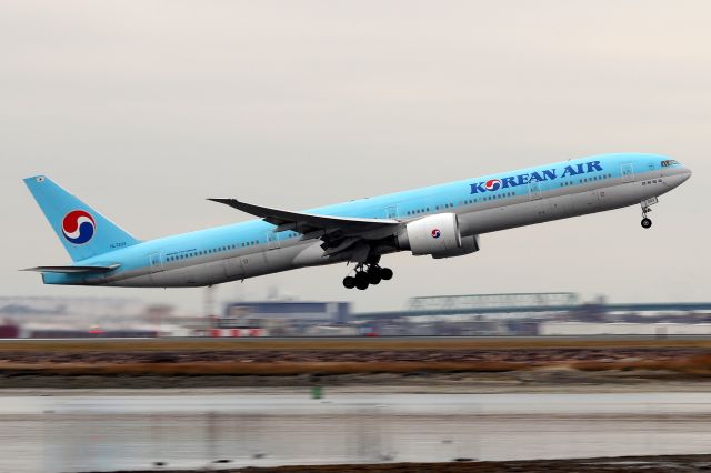 BOEING 777-300 (HL7203) - 'Koreanair 092' departing for the 14 hour return flight back to Seoul