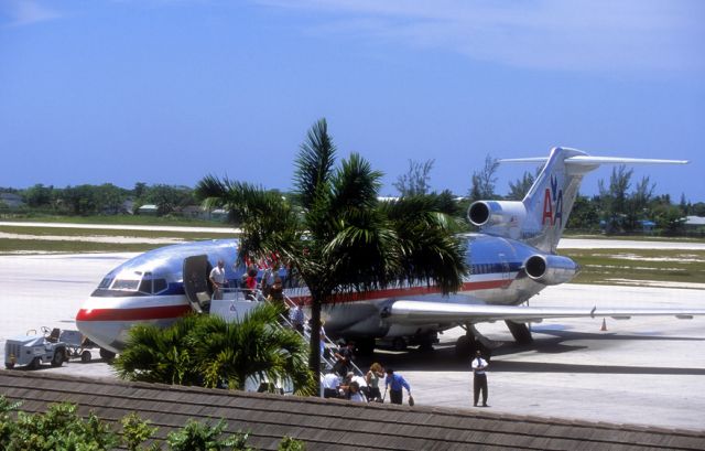 BOEING 727-200 (N875AA) - My goodbye to the B-727. In 2001. 1 year later, this was retired too!