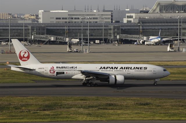 Boeing 777-200 (JA8978) - Landing at Haneda Intl Airport Rnwy34L on 2013/11/01 "Olympic Campaing"