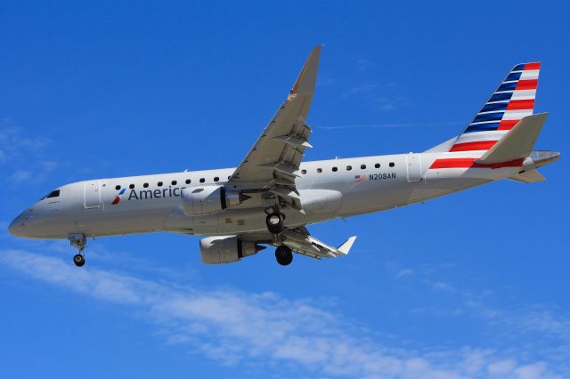 Embraer 170/175 (N208AN)