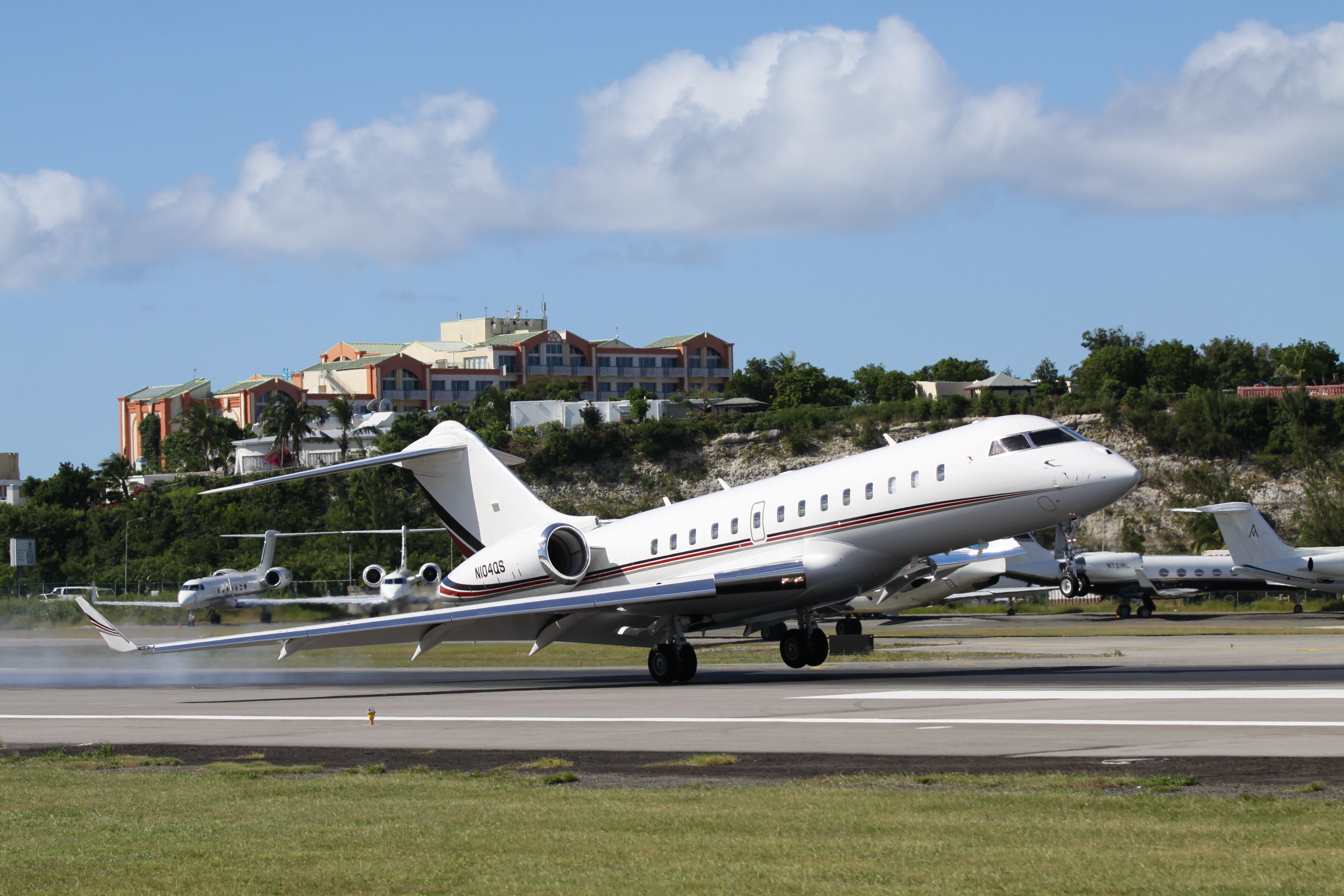 Bombardier Global 5000 (N104QS)