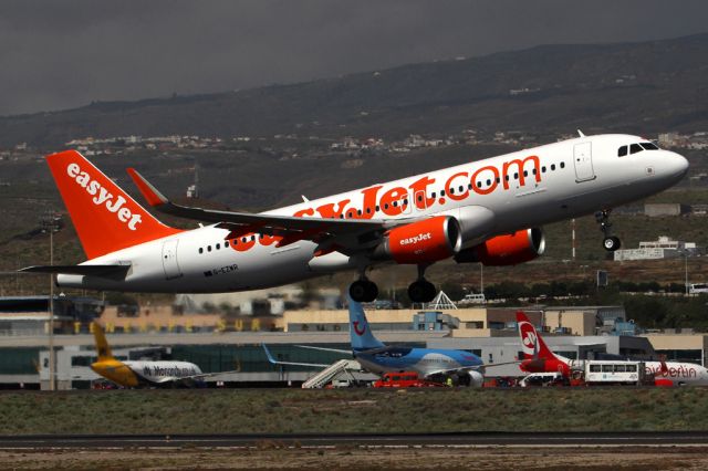 Airbus A320 (G-EZWR)