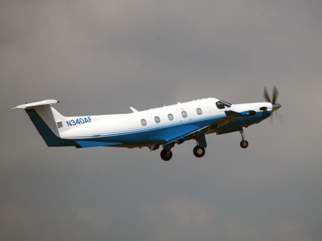 Pilatus PC-12 (N340AF) - Take off runway 06.