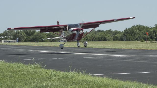 Cessna Skyhawk (N8138X) - Precision landing contest, in crosswind