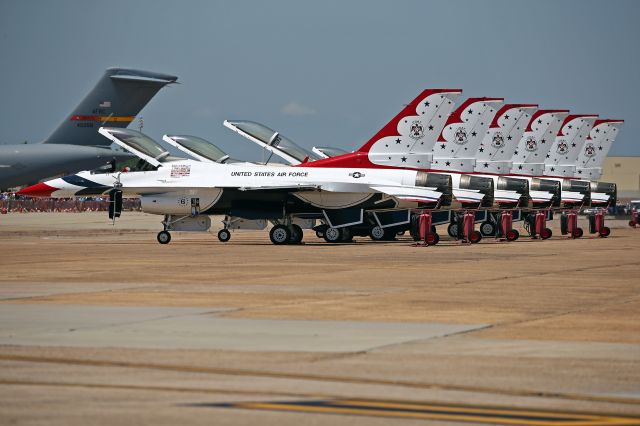 Lockheed F-16 Fighting Falcon — - A neat line-up of the Thunderbirds at Barksdale Airshow, 2016.