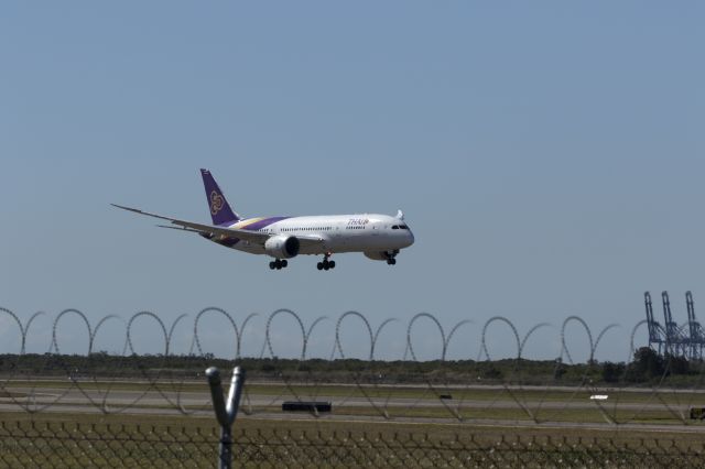 Boeing 787-8 (HS-TQE) - Landing at Brisbane Airport, 09/08/2017