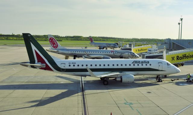 Embraer 175 (EI-RDD) - Alitalia Cityliner Embraer ERJ-175STD EI-RDD in Vienna