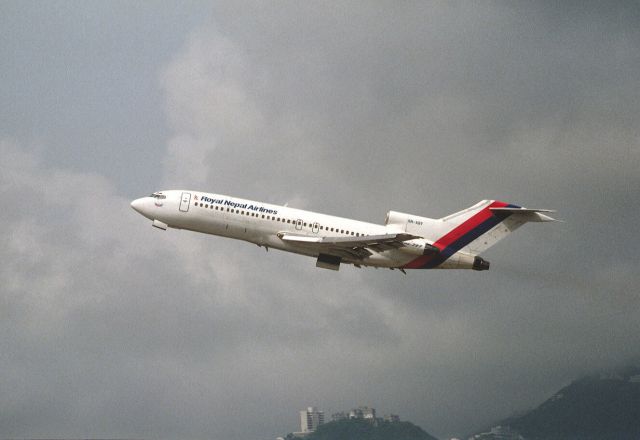 Boeing 727-100 (9N-ABY) - Departure at Kai Tak Intl Aitport Rwy13 on 1987/08/08