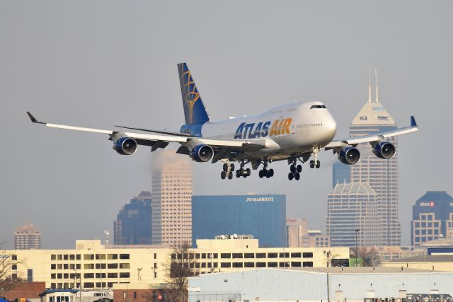 Boeing 747-400 (N480MC) - Arriving 23-L on 11-09-19 bringing the Miami Dolphins in to town who ended up beating the Indianapolis Colts football team.