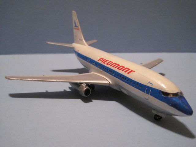 — — - Piedmont 737-200