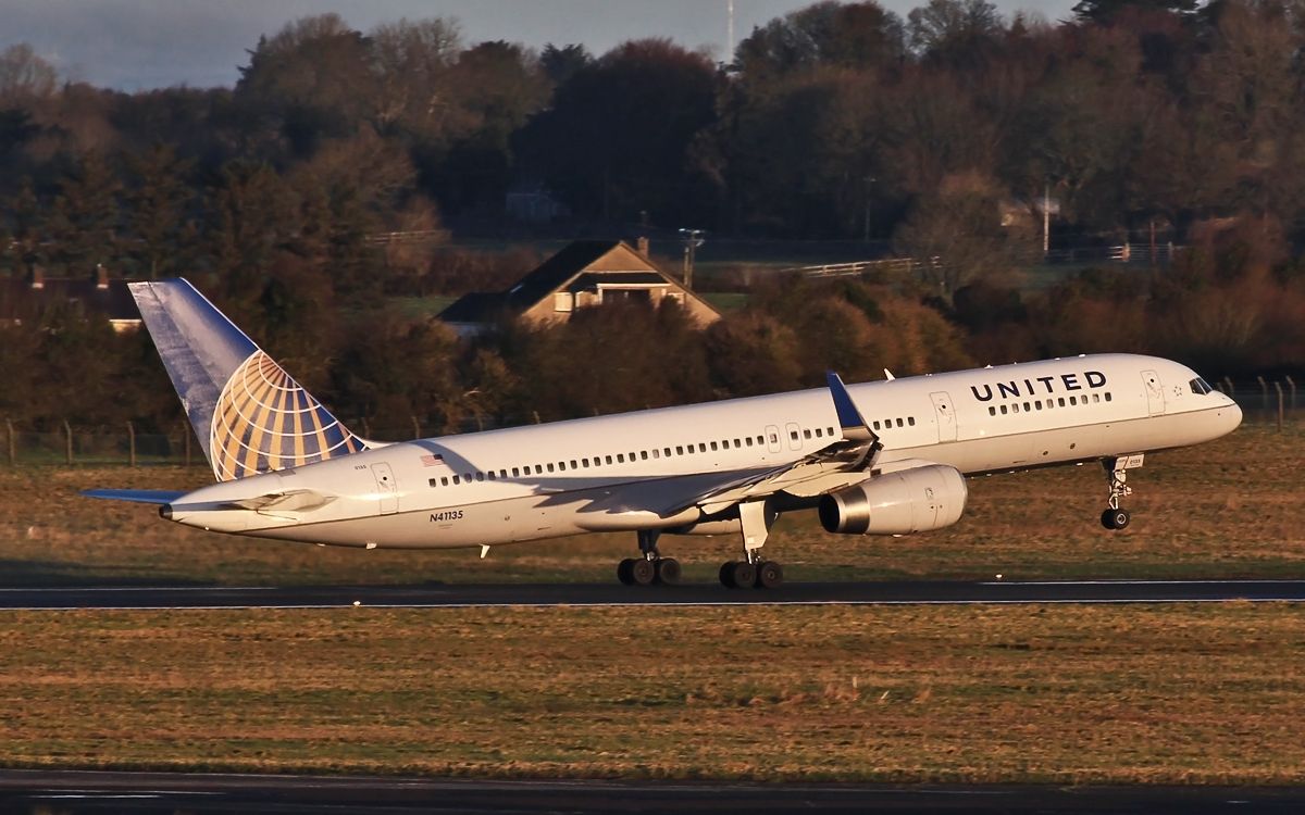 N41135 — - united 757-200 n41135 early morning dep from shannon 4/2/14