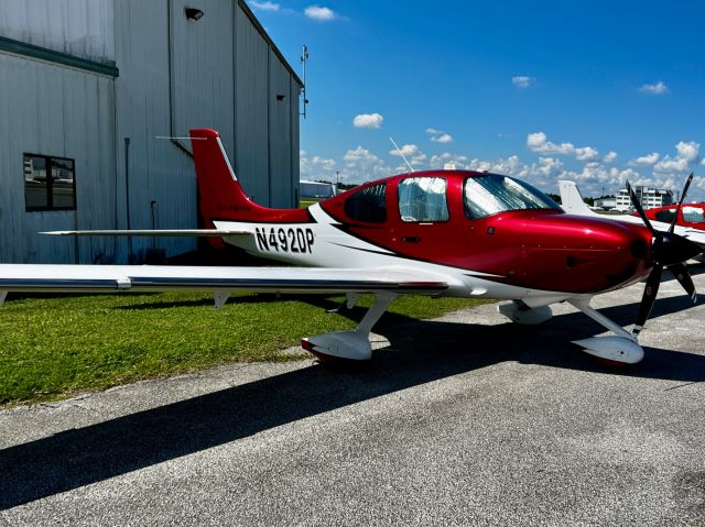 Cirrus SR-22 (N492DP)