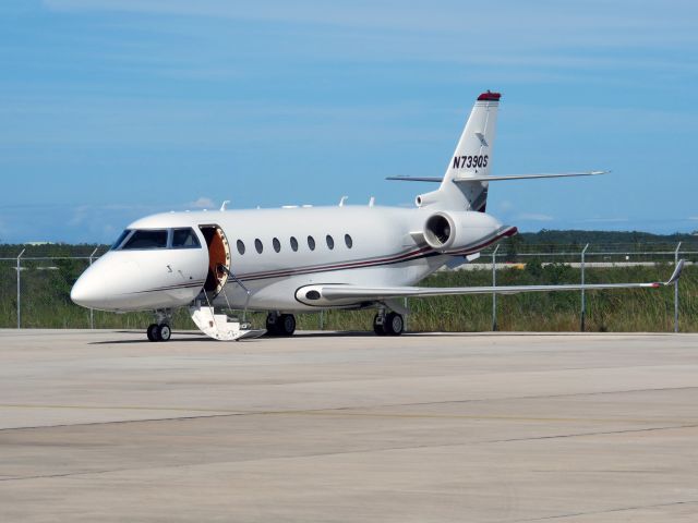 Canadair Challenger 350 (N739QS)