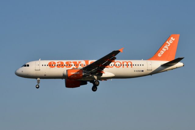 Airbus A320 (G-EZUD)