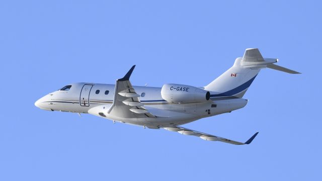 Embraer Legacy 450 (C-GASE) - Departing LAX on 25L