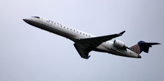 Canadair Regional Jet CRJ-700 (N521LR) - Shortly after departure is this 2006 United Airlines Express Canadair Regional Jet 701ER in the Autumn of 2020.