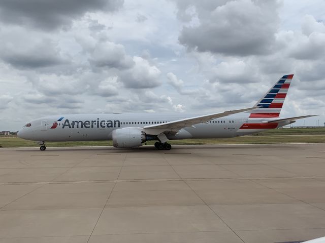 Boeing 787-9 Dreamliner (N835AN) - American Airlines 787-900 N835AN awaiting takeoff at DFW August 24, 2019