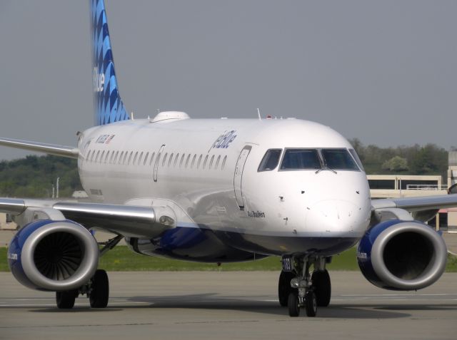 Embraer ERJ-190 (N183JB)