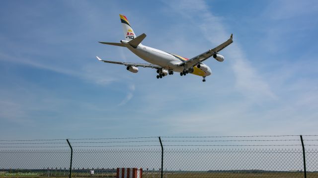 Airbus A340-300 (OO-ABA)