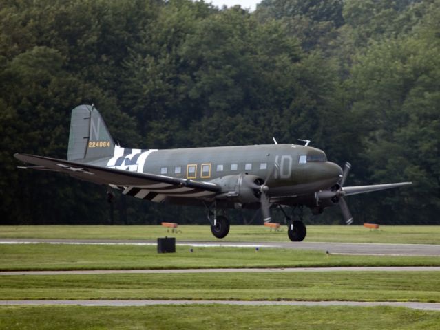 Douglas DC-3 (N74589)