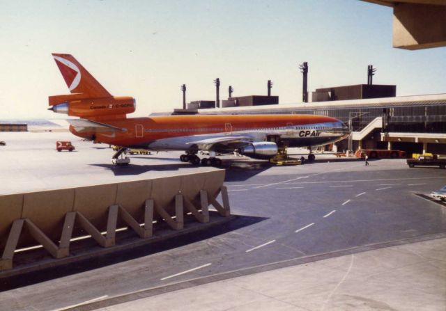 McDonnell Douglas DC-10 —