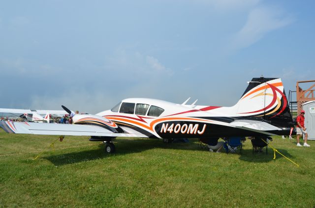 Piper Apache (N400MJ) - AirVenture 2014