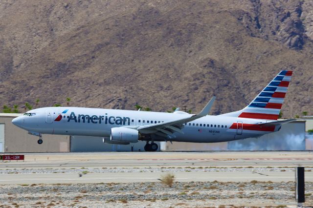 Boeing 737-700 (N845NN)