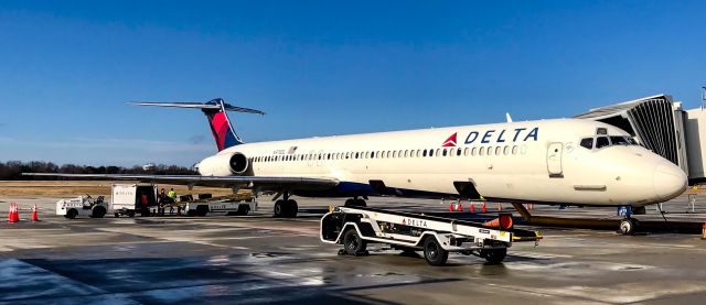 McDonnell Douglas MD-88 (N975DL)