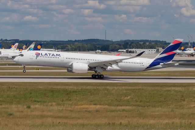 Airbus A350-900 (A7-AMA) - 16.07.2017