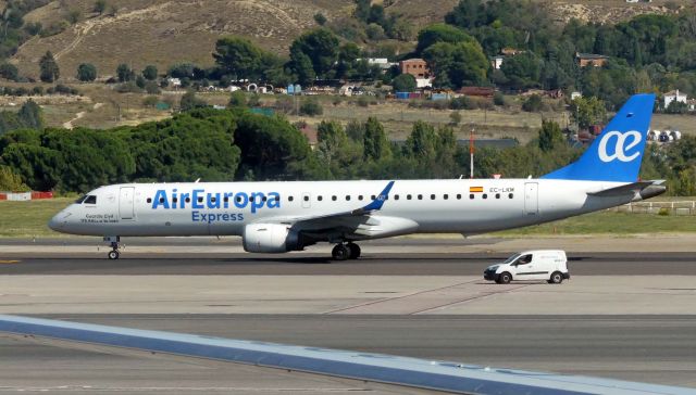 Embraer ERJ-190 (EC-LKM)