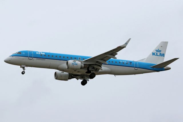 Embraer ERJ-190 (PH-EZL)