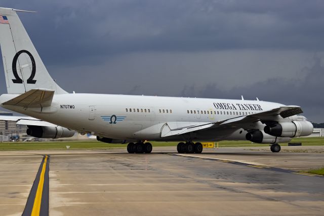 Boeing 707-100 (N707MQ)