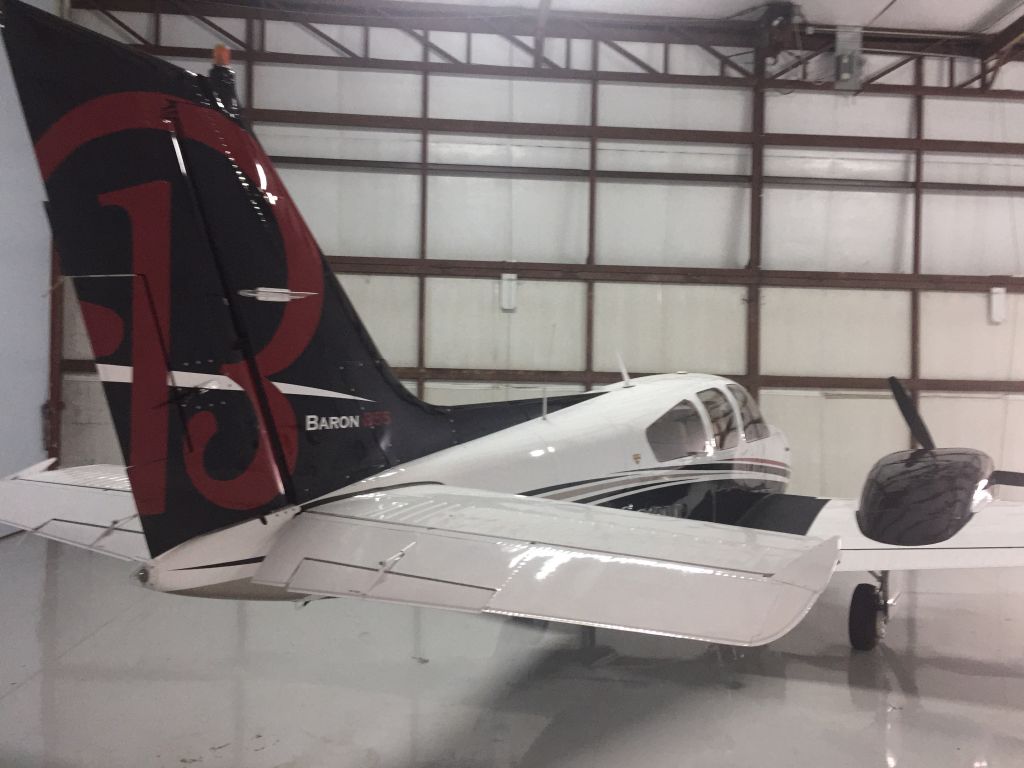 Beechcraft 55 Baron (N2061U)