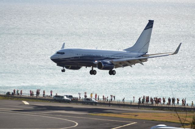 Boeing 737-700 (P4-NGK)