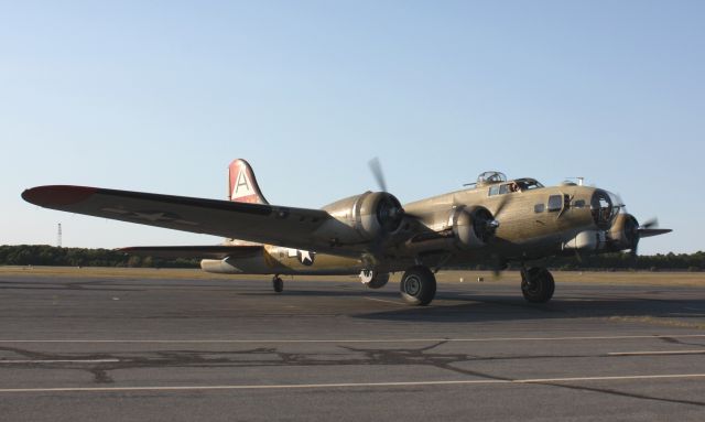 Boeing B-17 Flying Fortress (N93012)