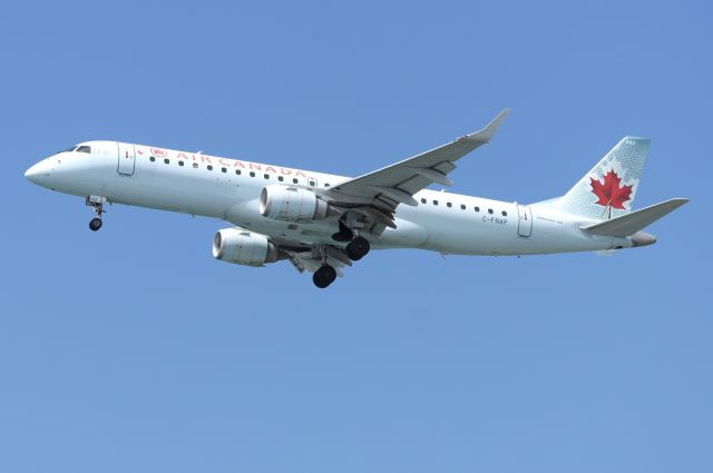 Embraer ERJ-190 (C-FNAP)