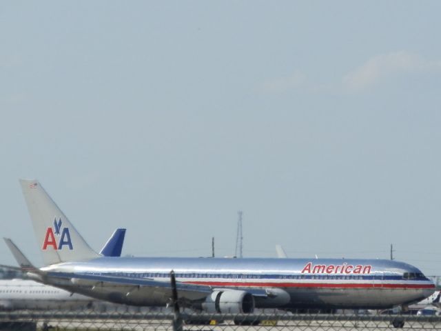 BOEING 767-300 (N39365)