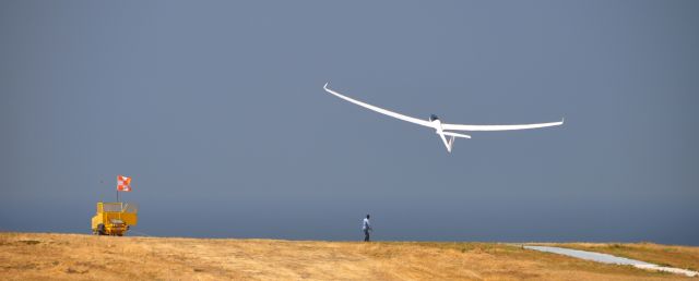 GLASER-DIRKS DG-800 (N800SX) - High speed pull up at Torrey Pines Gliderport