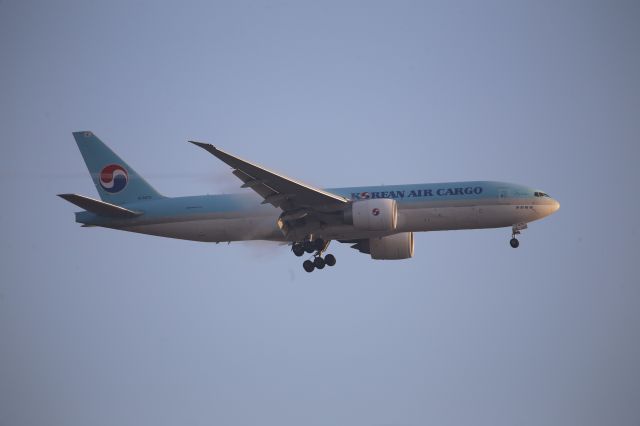 Boeing 777-200 (HL8075)