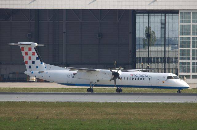 de Havilland Dash 8-400 (9A-CQE)