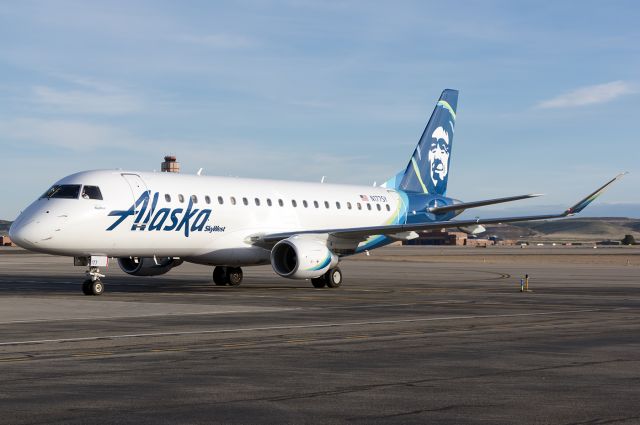 Embraer 175 (N177SY) - Now in the new paint. Full Quality Photo: a rel=nofollow href=http://www.airliners.net/photo/Alaska-Airlines-%28SkyWest-Airlines%29/Embraer-175LR-%28ERJ-170-200LR%29/4288013?qsp=eJwtjMEKwkAMBf8lZy9FsNCbfoAKevEYkocWq7tkA3Up/Xfj4m2YgVlI0tvx8WvNoIEK2ORBG8ps/Co0LPREnZNpMB27vr/copZkfqhhlB17EWSH/v3JFPZLKNJG9xh3AbBzY9ruwutY8sTtAedxonX9AhWDLjQ%3Dhttp://www.airliners.net/photo/Alaska-Airlines-%28SkyWest-Airlines%29/Embraer-175LR-%28ERJ-170-200LR%29/4288013?qsp=eJwtjMEKwkAMBf8lZy9FsNCbfoAKevEYkocWq7tkA3Up/Xfj4m2YgVlI0tvx8WvNoIEK2ORBG8ps/Co0LPREnZNpMB27vr/copZkfqhhlB17EWSH/v3JFPZLKNJG9xh3AbBzY9ruwutY8sTtAedxonX9AhWDLjQ%3D/a