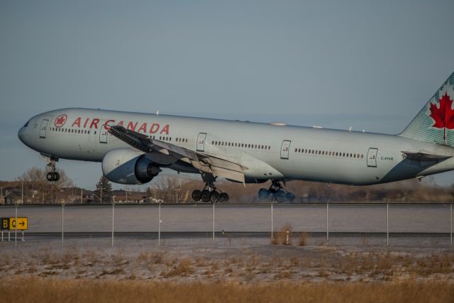 BOEING 777-300ER (C-FIVR)