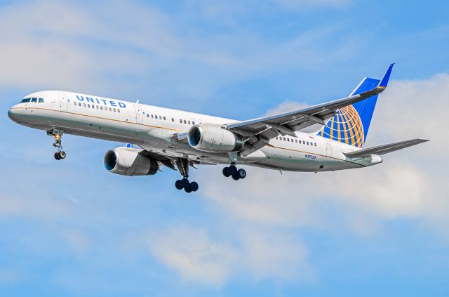 Boeing 757-200 (N19310)