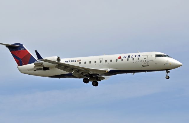 Canadair Regional Jet CRJ-200 (N8938A)