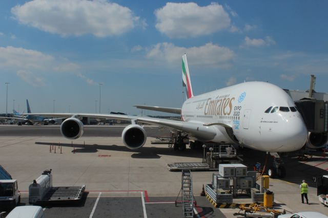 Airbus A380-800 — - Amsterdam -> Dubai