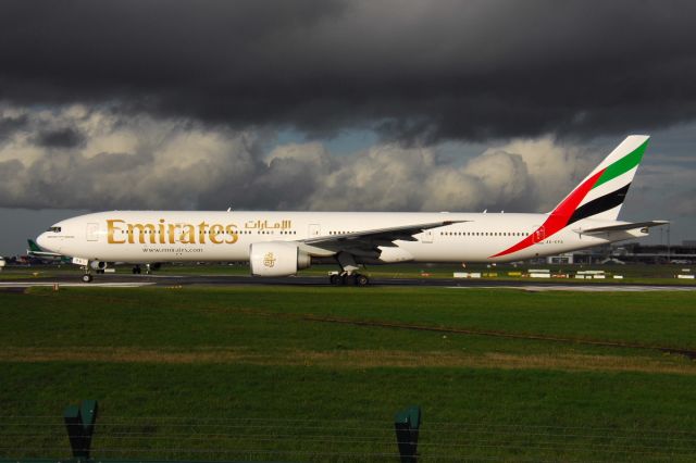 Boeing 777-200 (A6-EPA) - Dublin Airport, November 6th 2015