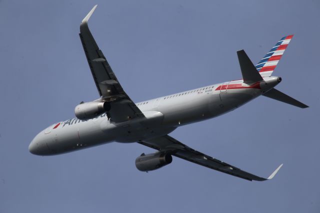 Airbus A321 (N114NN)