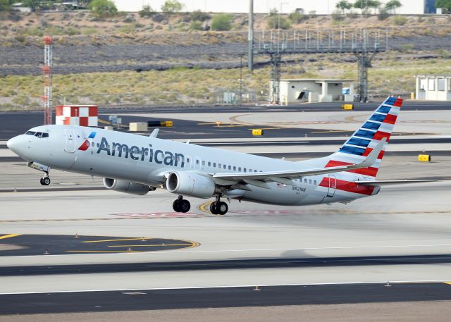 Boeing 737-800 (N821NN)