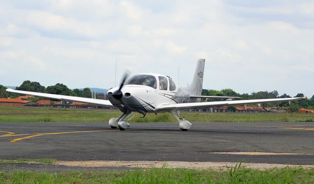 Cirrus SR-22 (PR-GRF)