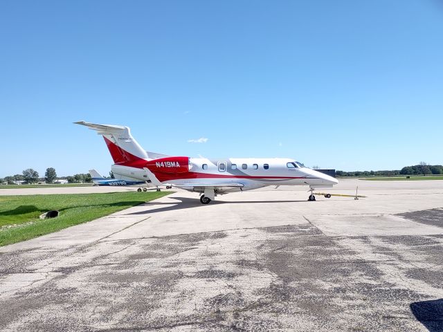 Embraer Phenom 300 (N419MA)